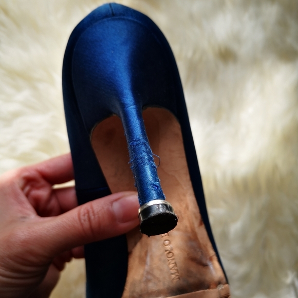 Signiture Manolo Blaknik Hangisi 105mm Satin pumps - Picture 6 of 11